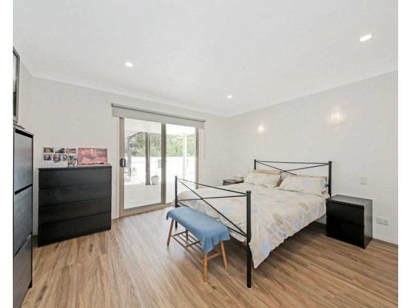 1 Oolyie Close, Chapel Hill QLD 4069