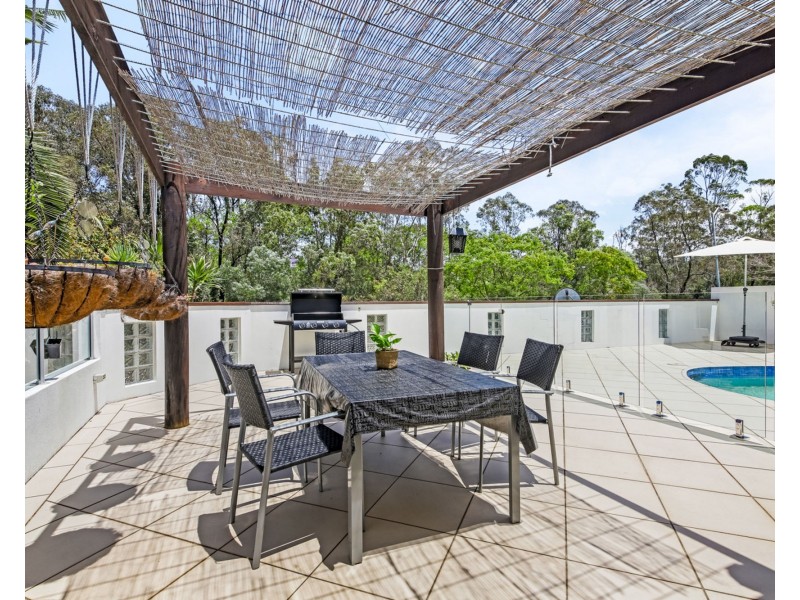 1 Oolyie Close, Chapel Hill QLD 4069