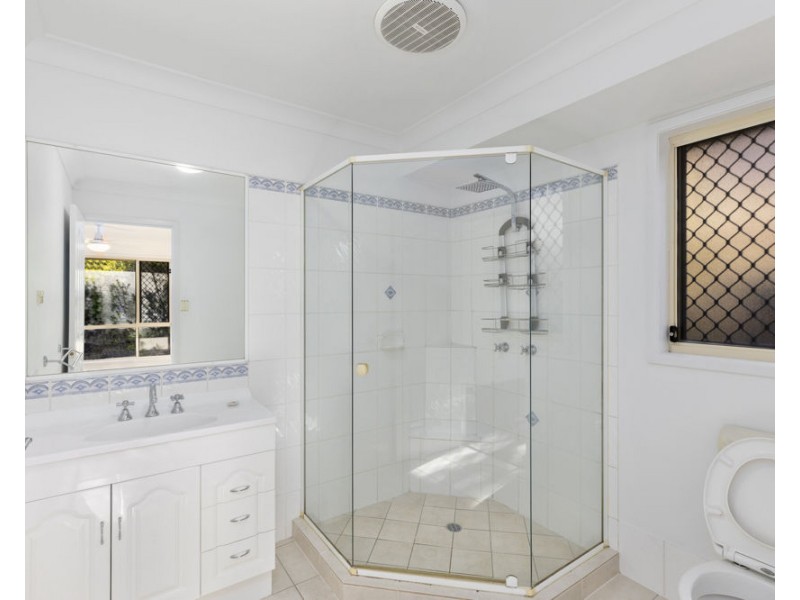 5 Montville Place, Forest Lake QLD 4078