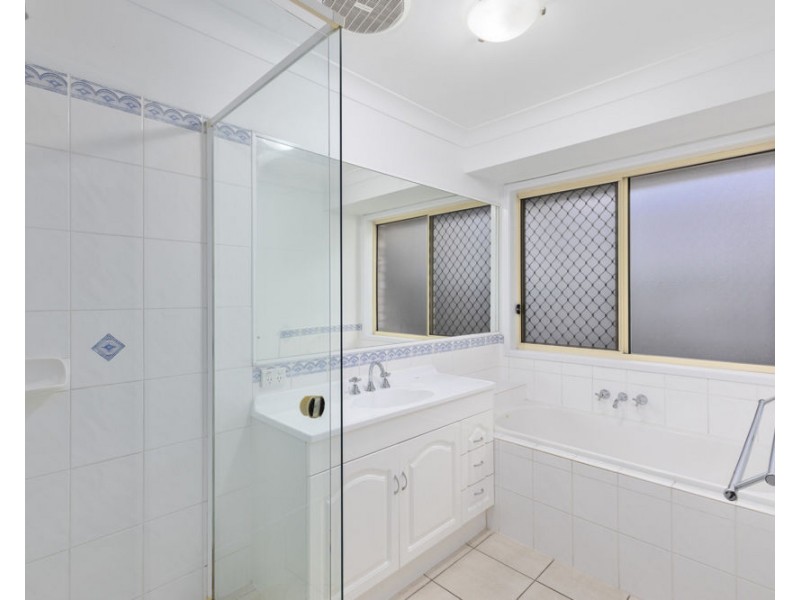 5 Montville Place, Forest Lake QLD 4078