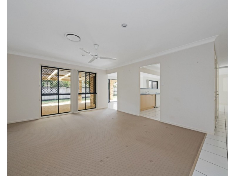 7 Savill Close, Forest Lake QLD 4078