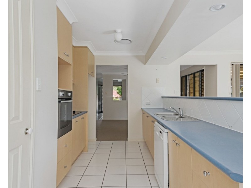 7 Savill Close, Forest Lake QLD 4078