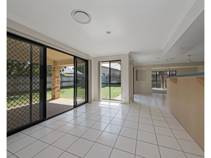 7 Savill Close, Forest Lake QLD 4078