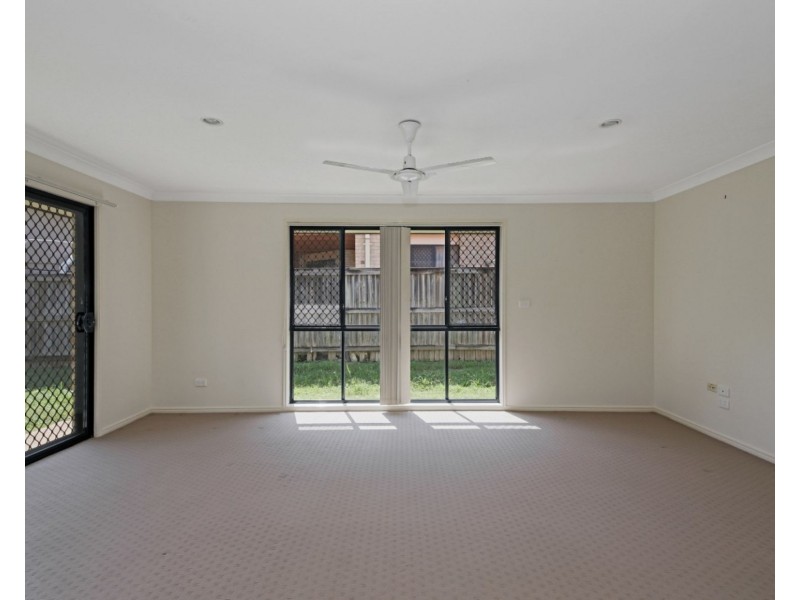 7 Savill Close, Forest Lake QLD 4078