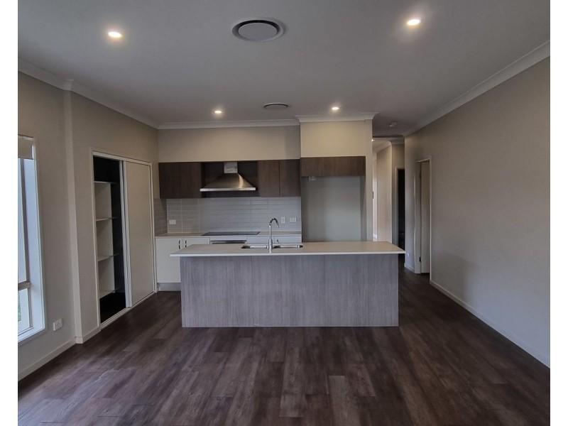 35 Whitehaven Street, Pallara QLD 4110