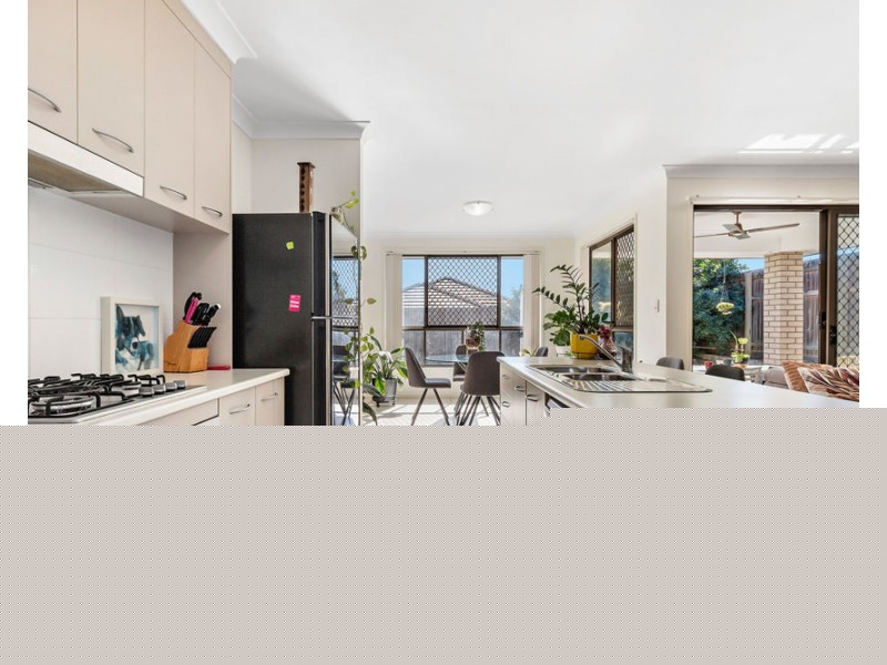 33 Arnaldo Avenue, Augustine Heights QLD 4300