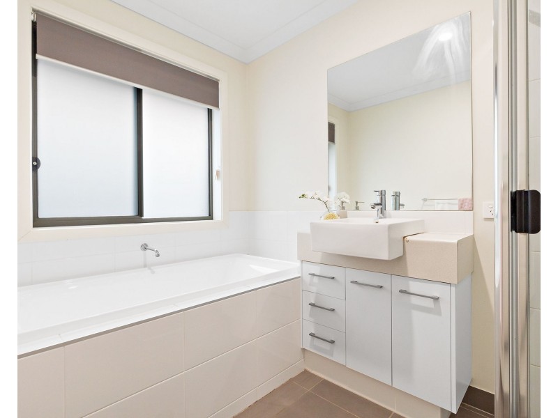 29 Cordeaux Crescent, Redbank Plains QLD 4301