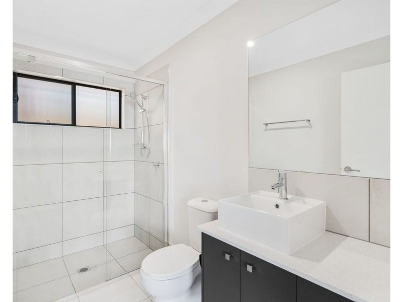 10 Hoist court, Augustine Heights QLD 4300