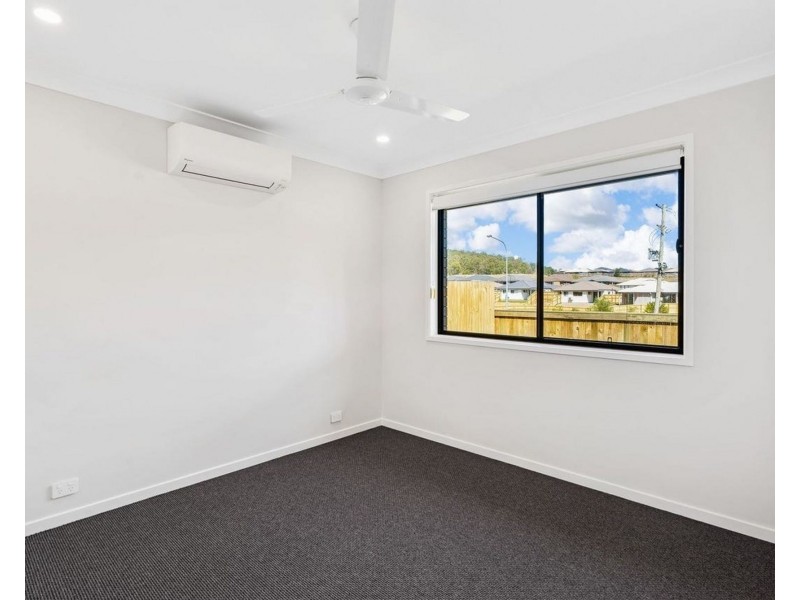 10 Hoist court, Augustine Heights QLD 4300