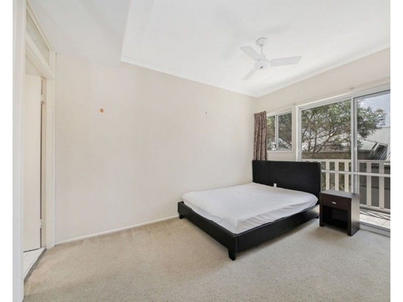1/104 Carmody Road, St Lucia QLD 4067