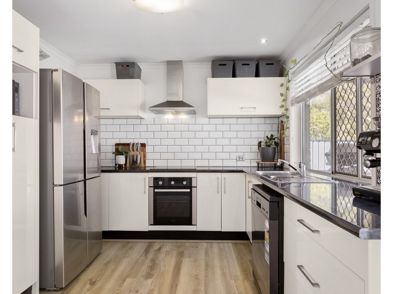 16 Terrier Court, Redland Bay QLD 4165