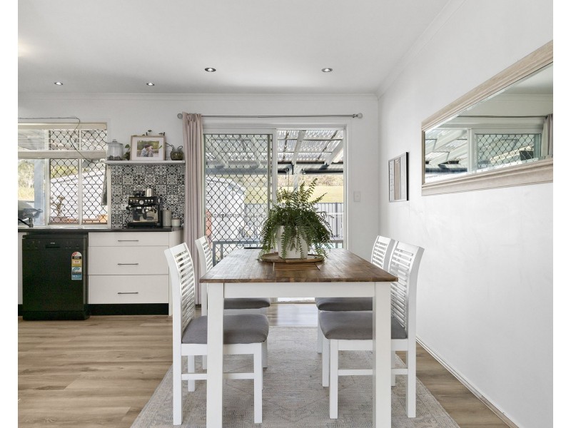 16 Terrier Court, Redland Bay QLD 4165