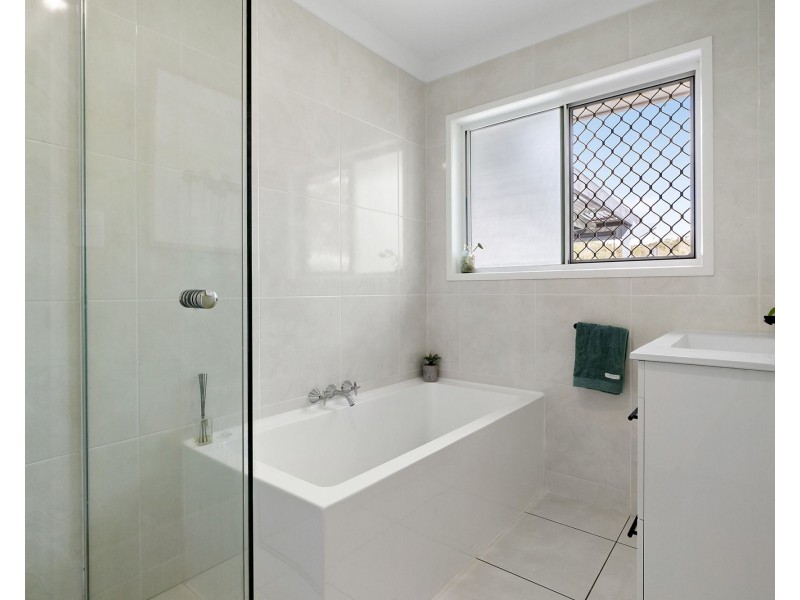 16 Terrier Court, Redland Bay QLD 4165