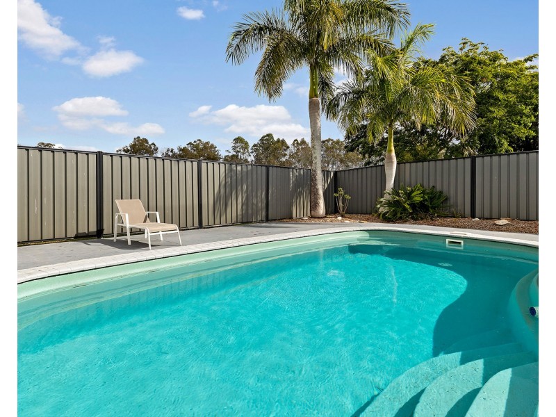 16 Terrier Court, Redland Bay QLD 4165