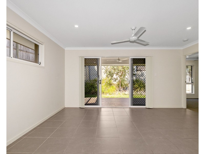 15 Nepal Court, Springfield Lakes QLD 4300