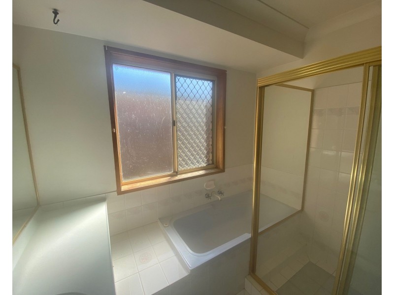 4 Amulla Court, Camira QLD 4300