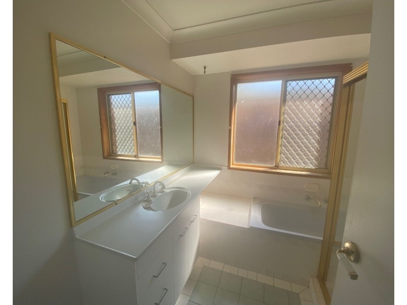 4 Amulla Court, Camira QLD 4300