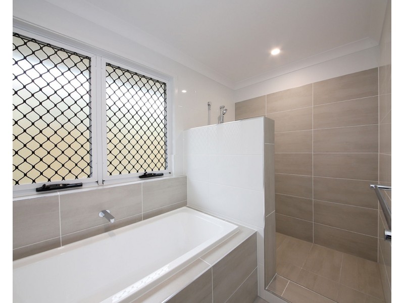 38 Bloomfield Esplanade, South Maclean QLD 4280