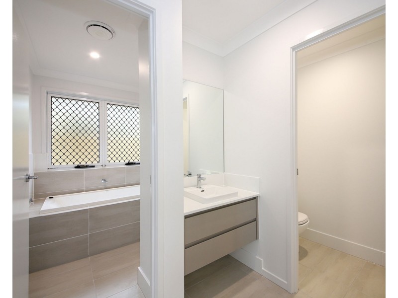 38 Bloomfield Esplanade, South Maclean QLD 4280