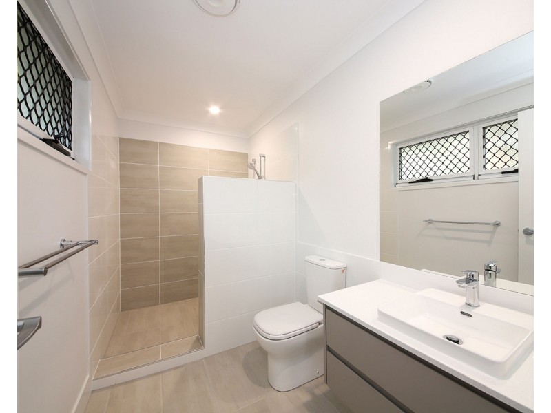 38 Bloomfield Esplanade, South Maclean QLD 4280