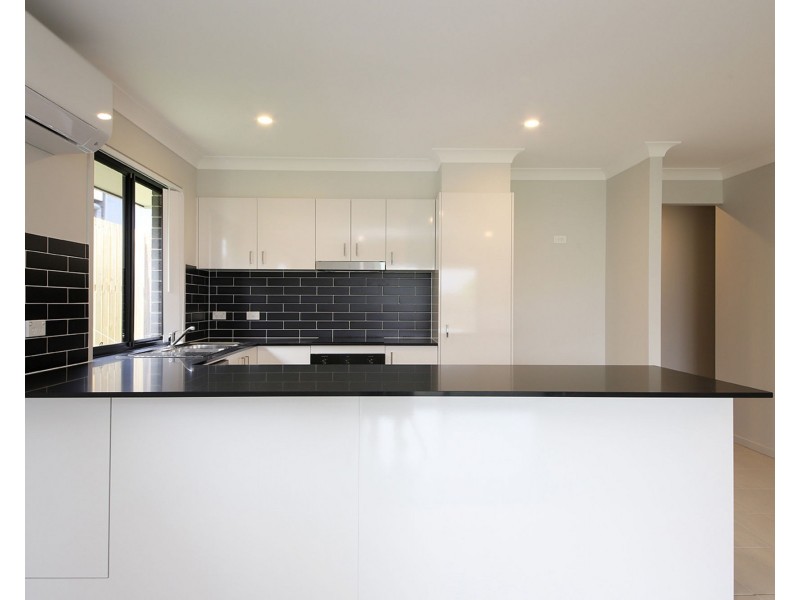 5 Bark Street, Park Ridge QLD 4125