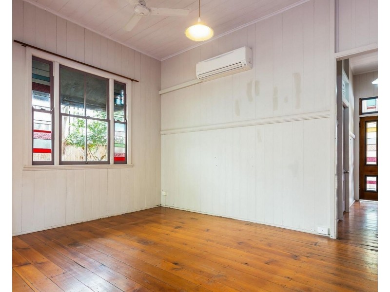 55 Mossgrove Street, Woolloongabba QLD 4102