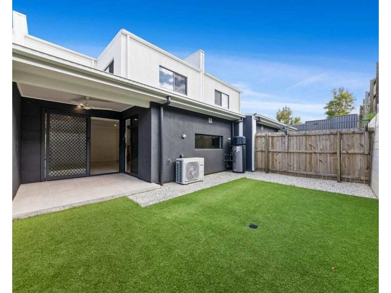 9 Lunar Cres, Spring Mountain QLD 4124