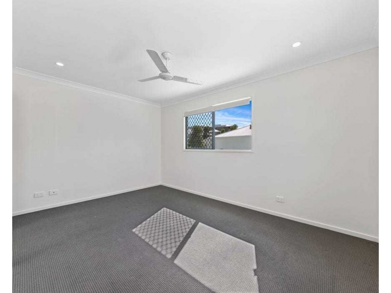 9 Lunar Cres, Spring Mountain QLD 4124