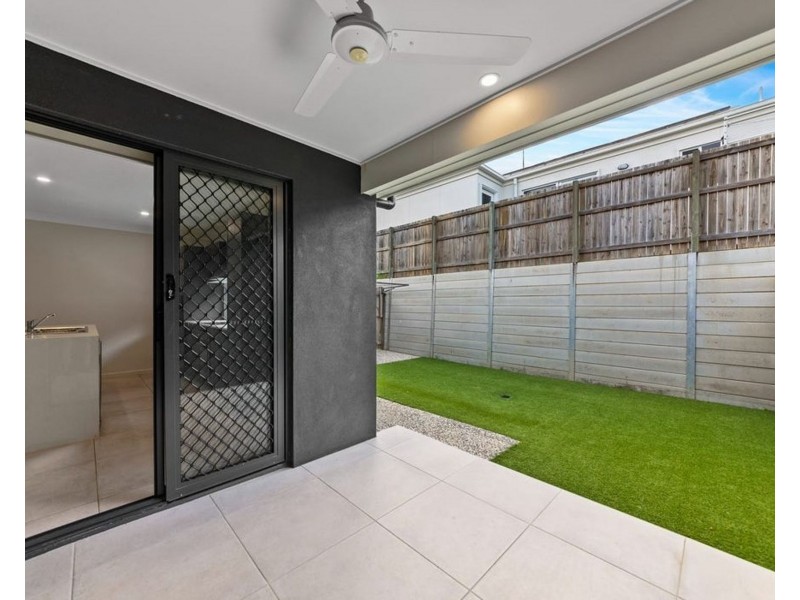 9 Lunar Cres, Spring Mountain QLD 4124