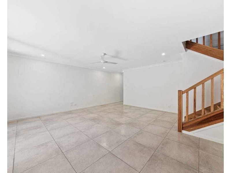 9 Lunar Cres, Spring Mountain QLD 4124