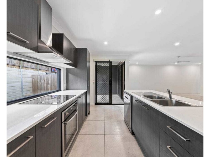 9 Lunar Cres, Spring Mountain QLD 4124