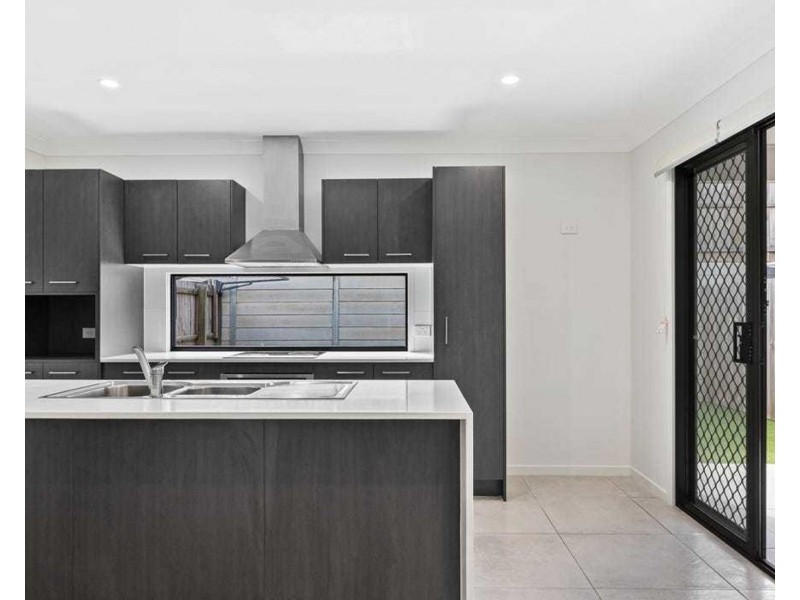 9 Lunar Cres, Spring Mountain QLD 4124