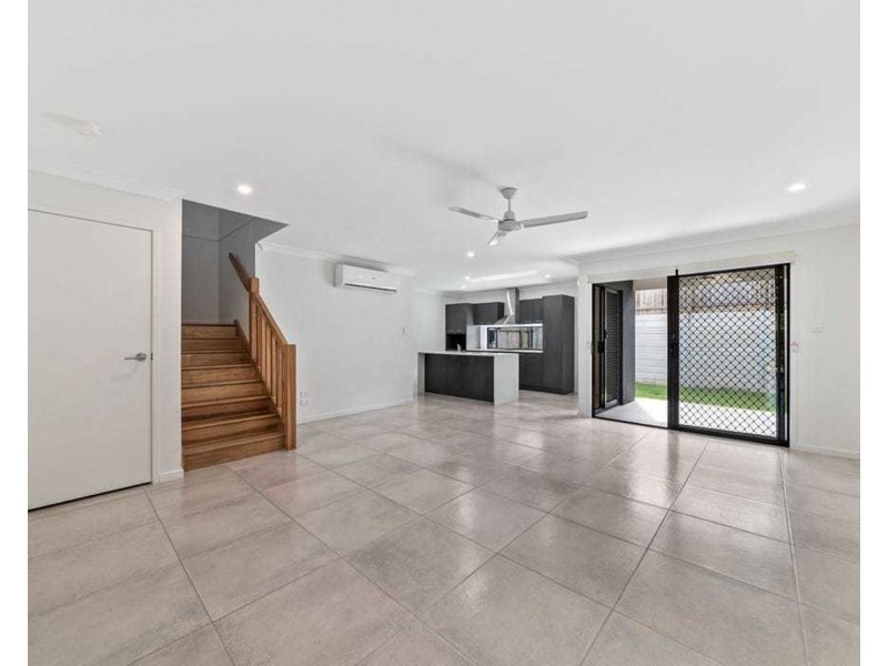 9 Lunar Cres, Spring Mountain QLD 4124