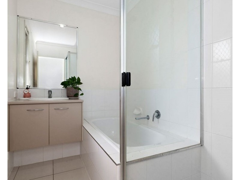 6 Arnaldo Ave, Augustine Heights QLD 4300