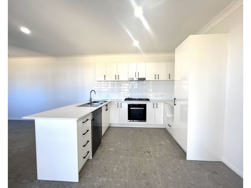 2/17 Olivia Street, Flinders View QLD 4305