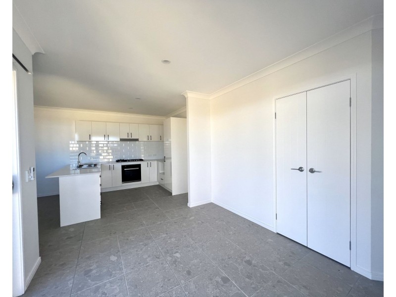 2/17 Olivia Street, Flinders View QLD 4305