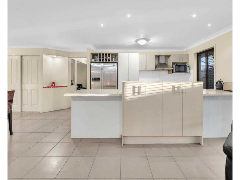 17 Tropical Drive, Forest Lake QLD 4078