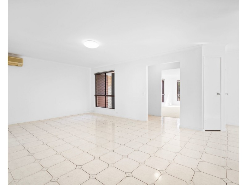 7 Sim Jue Court, Sinnamon Park QLD 4073