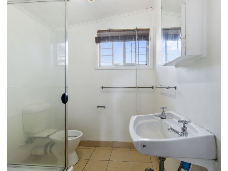 868 Moggill road, Kenmore QLD 4069