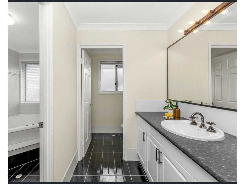 6 Apanie Street, Middle Park QLD 4074