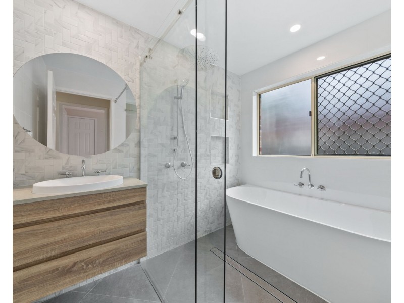 8 Tasman Place, Forest Lake QLD 4078