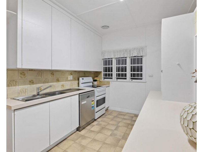 152 Englefield Road, Oxley QLD 4075