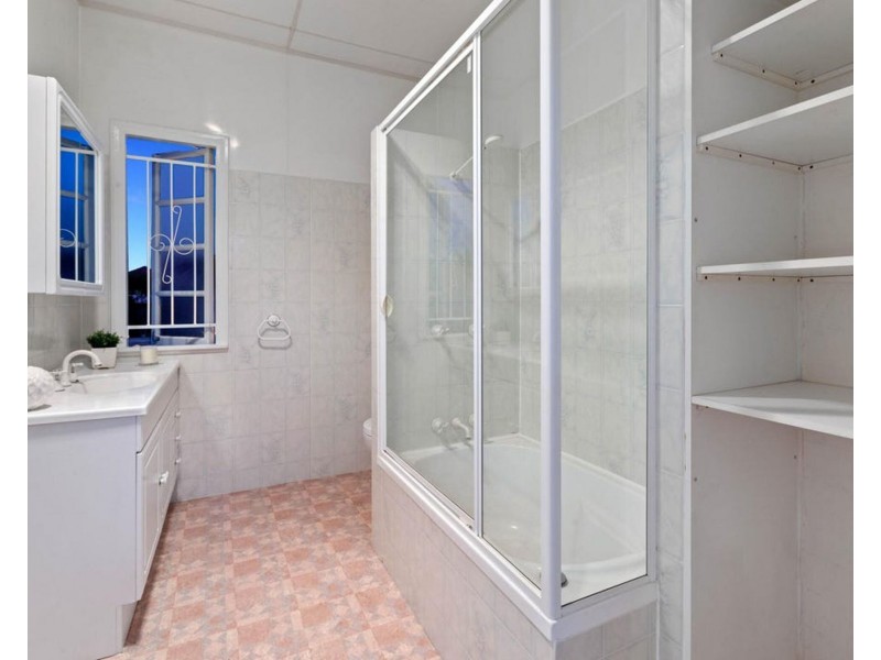 152 Englefield Road, Oxley QLD 4075