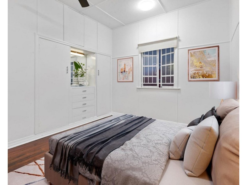 152 Englefield Road, Oxley QLD 4075