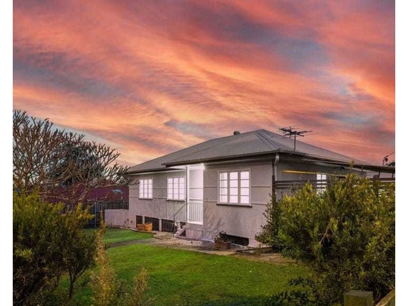 152 Englefield Road, Oxley QLD 4075