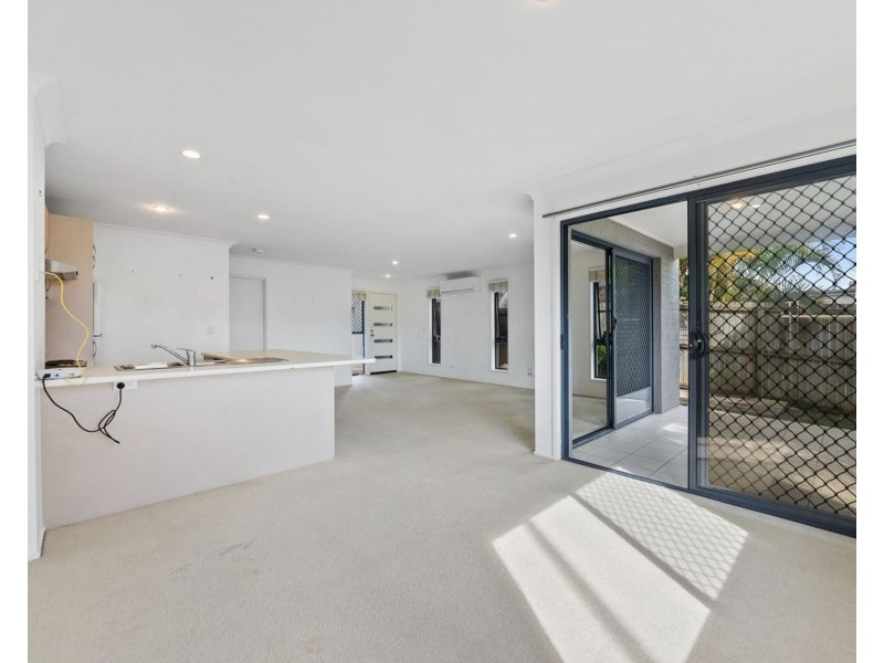 2/26a Commercial Dr, Springfield QLD 4300