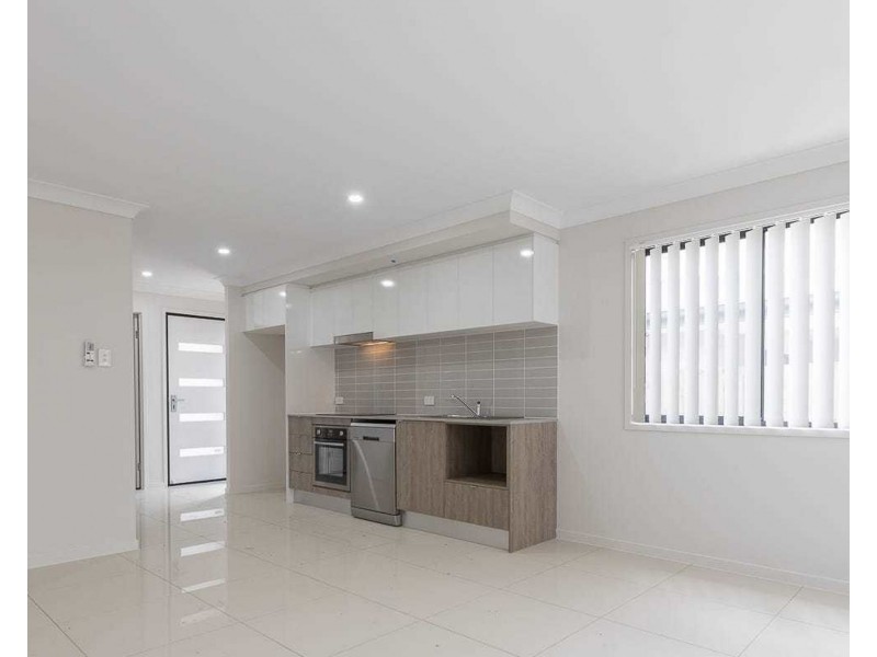 2/48 Kevin Mulroney Drive, Flinders View QLD 4305