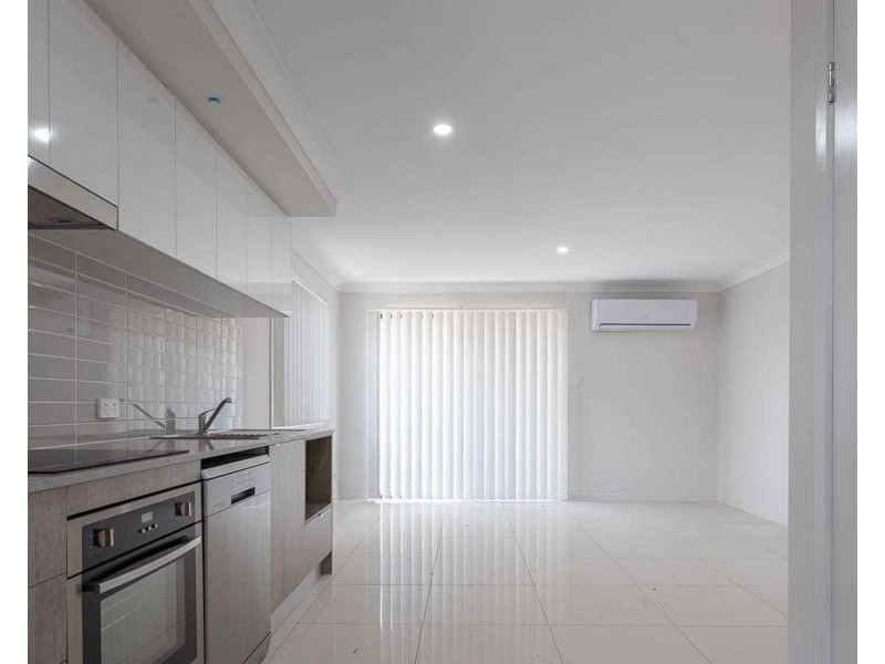 2/48 Kevin Mulroney Drive, Flinders View QLD 4305