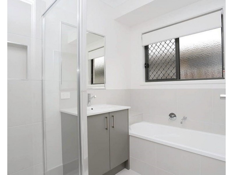 28 Bloomfield Ave, Park Ridge QLD 4125