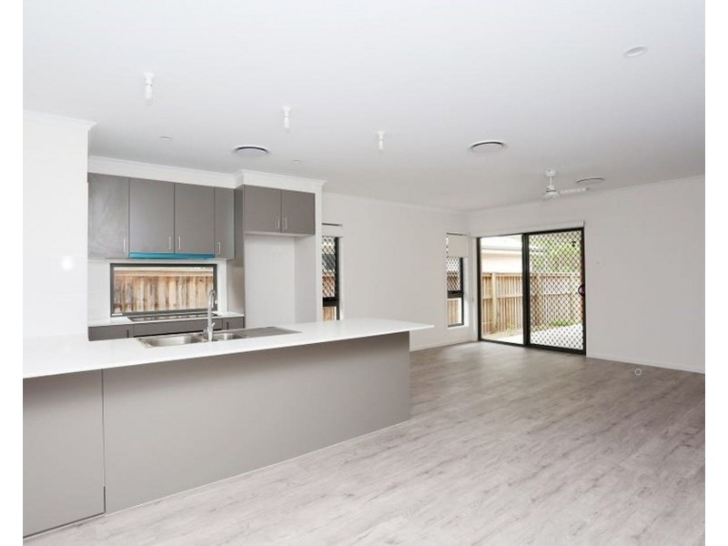 28 Bloomfield Ave, Park Ridge QLD 4125